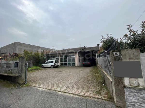 locale commerciale in vendita a Quinzano d'Oglio