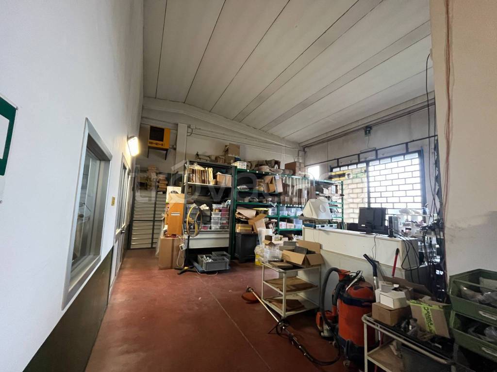 locale commerciale in vendita a Quinzano d'Oglio