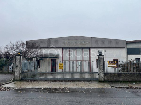 locale commerciale in vendita a Quinzano d'Oglio