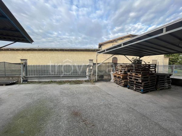 locale commerciale in vendita a Quinzano d'Oglio