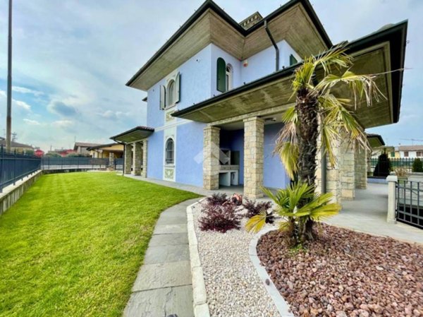 casa indipendente in vendita a Quinzano d'Oglio