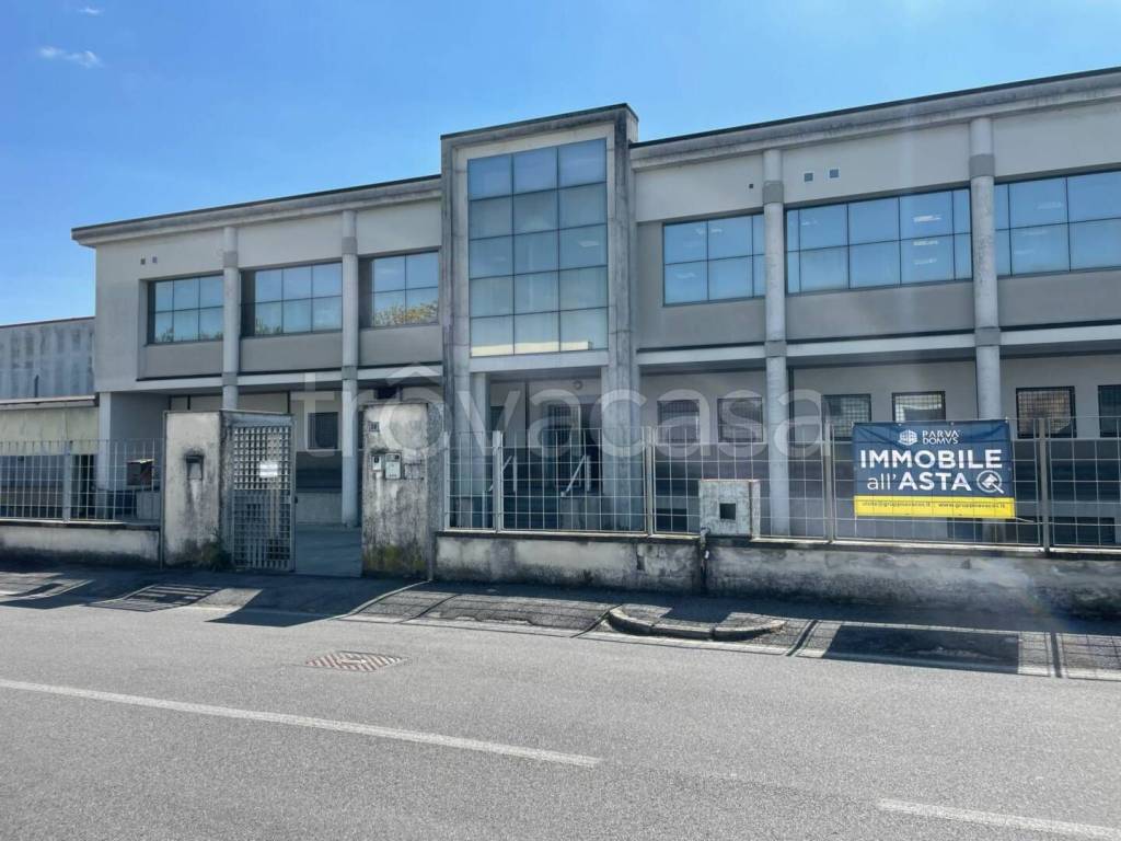 locale commerciale in vendita a Quinzano d'Oglio