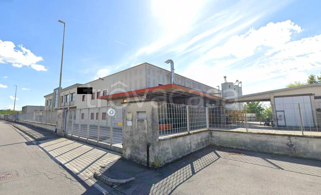 locale commerciale in vendita a Quinzano d'Oglio