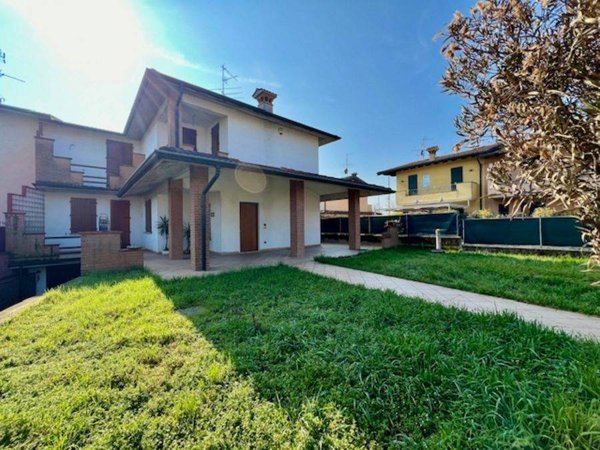 casa indipendente in vendita a Quinzano d'Oglio