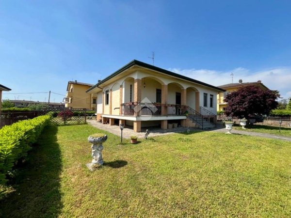 casa indipendente in vendita a Quinzano d'Oglio