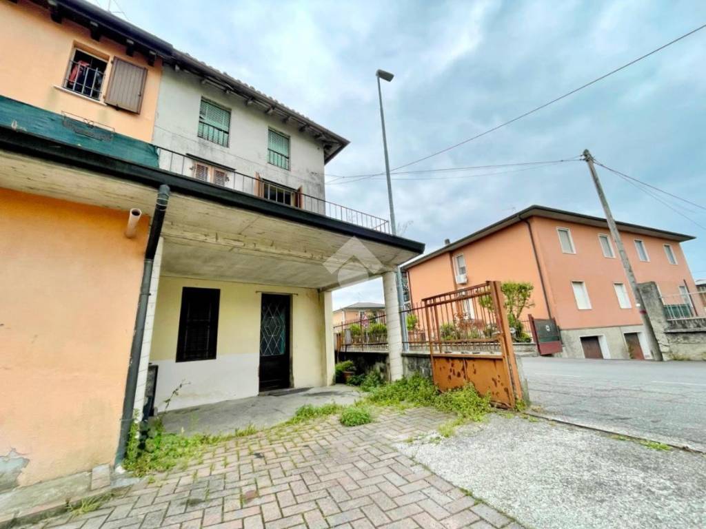 casa indipendente in vendita a Quinzano d'Oglio