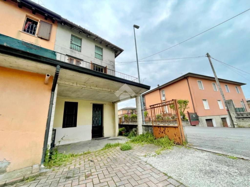 casa indipendente in vendita a Quinzano d'Oglio