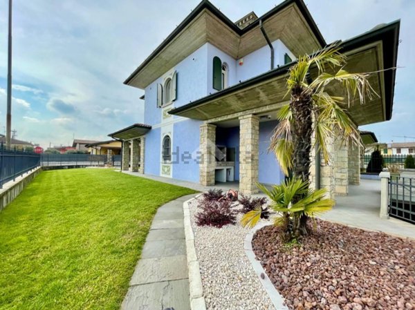 casa indipendente in vendita a Quinzano d'Oglio