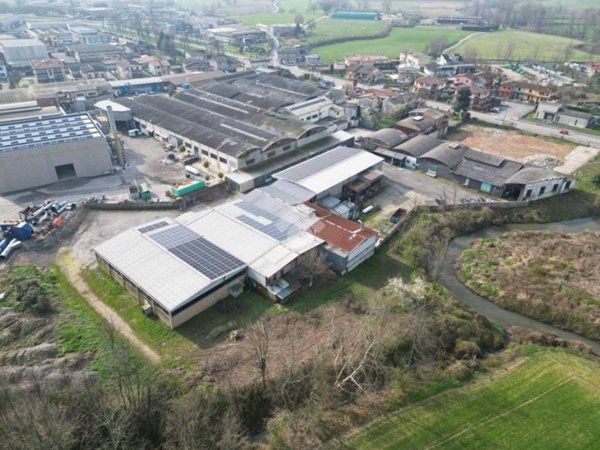 locale commerciale in vendita a Quinzano d'Oglio