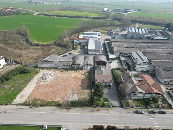 capannone in vendita a Quinzano d'Oglio