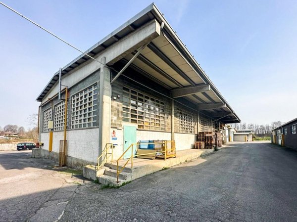 capannone in vendita a Quinzano d'Oglio