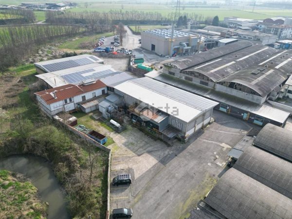 capannone in vendita a Quinzano d'Oglio