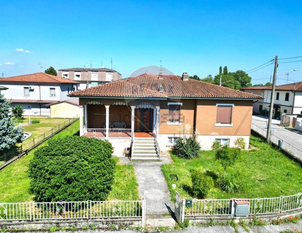 casa indipendente in vendita a Quinzano d'Oglio