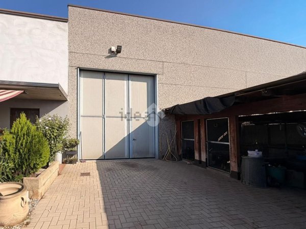 capannone in vendita a Quinzano d'Oglio