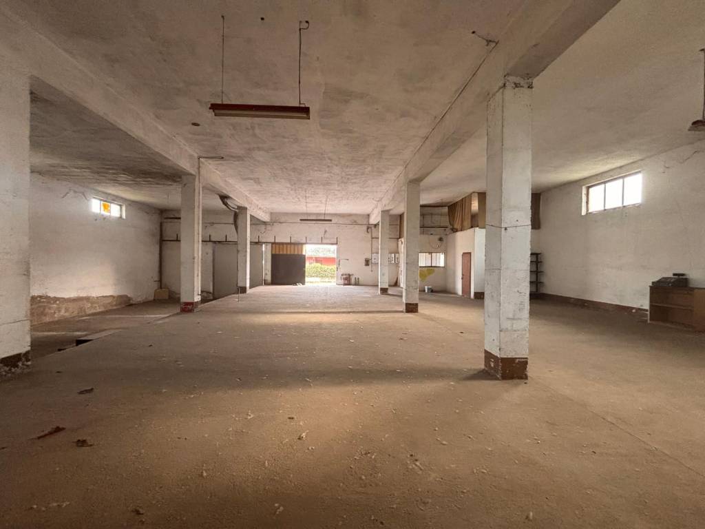 locale commerciale in vendita a Quinzano d'Oglio