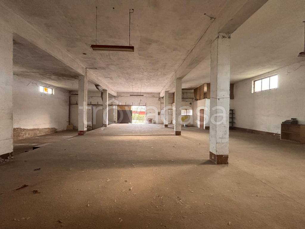 locale commerciale in vendita a Quinzano d'Oglio