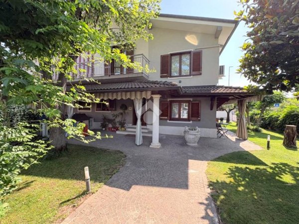 casa indipendente in vendita a Quinzano d'Oglio