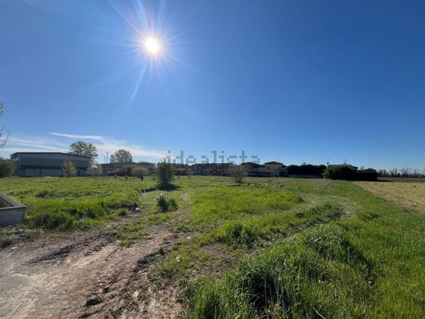 terreno edificabile in vendita a Quinzano d'Oglio