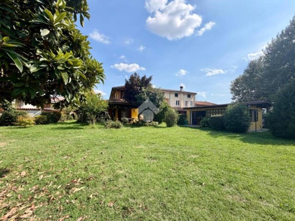 casa indipendente in vendita a Quinzano d'Oglio