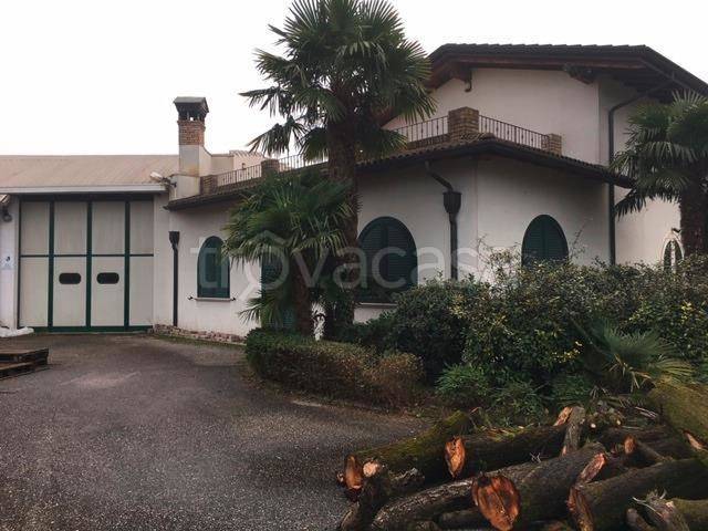 locale commerciale in vendita a Remedello
