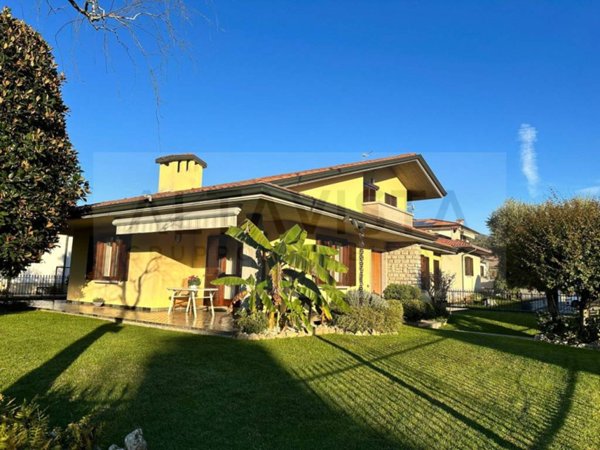 casa indipendente in vendita a Rezzato