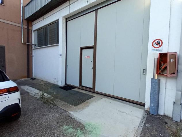 locale commerciale in vendita a Rezzato