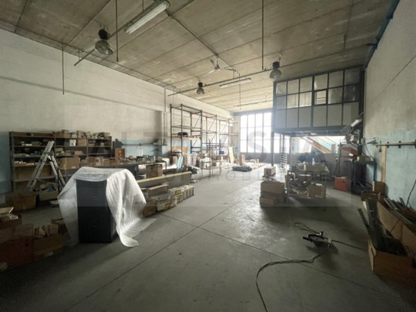 locale di sgombero in vendita a Rezzato