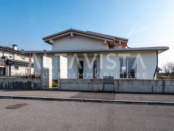 casa indipendente in vendita a Rezzato