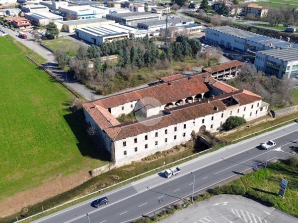locale commerciale in vendita a Rezzato