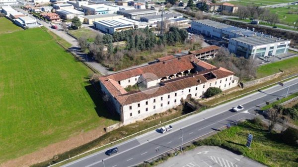 capannone in vendita a Rezzato