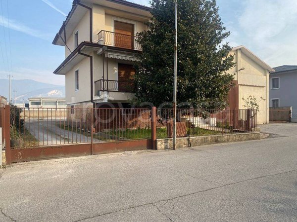 casa indipendente in vendita a Rezzato
