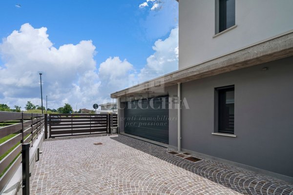 casa indipendente in vendita a Rezzato