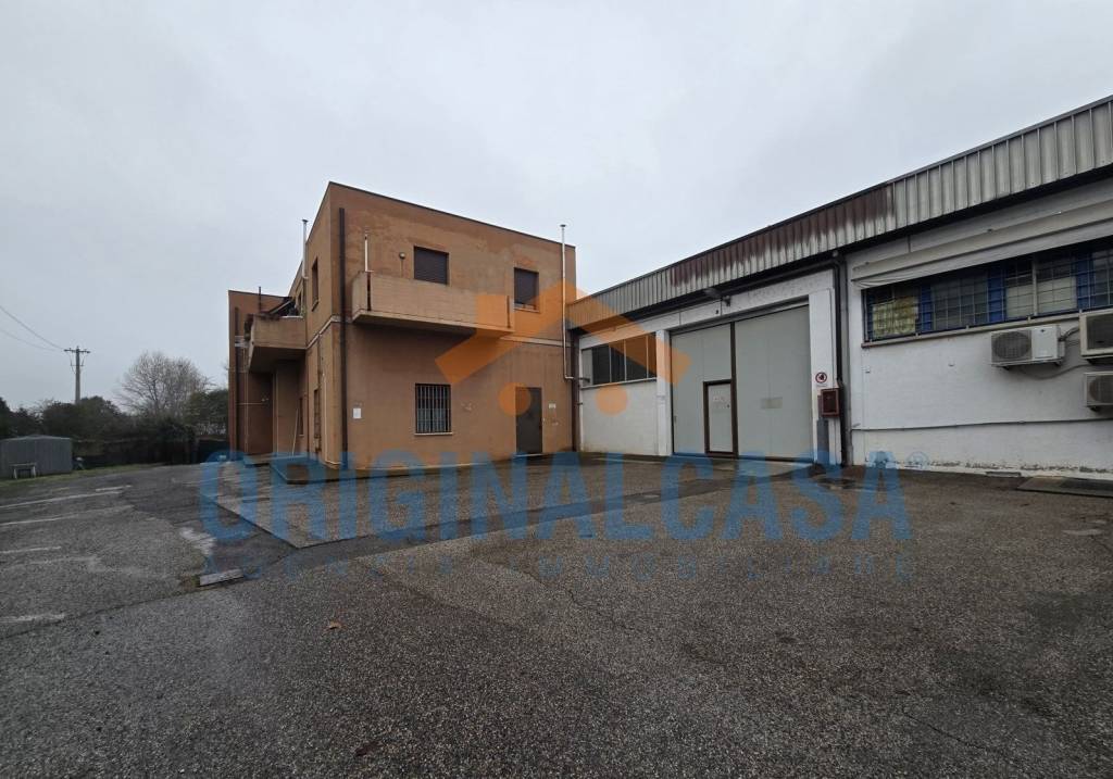 locale commerciale in vendita a Rezzato