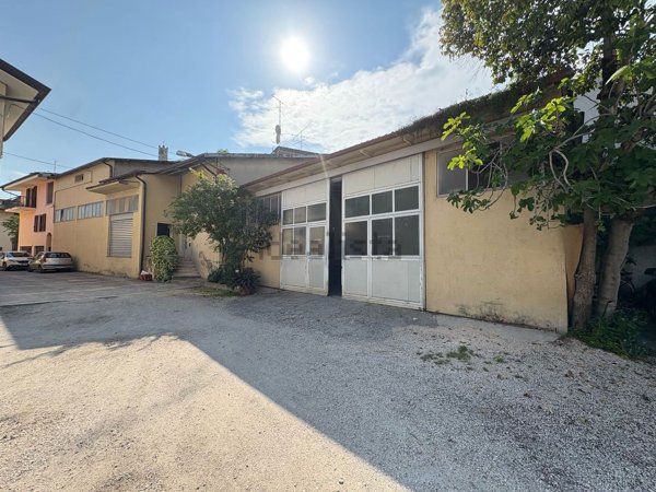 appartamento in vendita a Rezzato in zona Virle