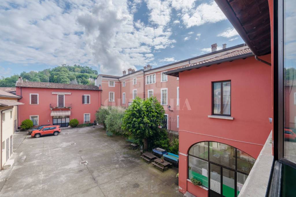 casa indipendente in vendita a Rezzato in zona Virle