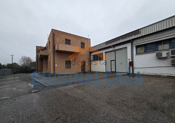 locale di sgombero in vendita a Rezzato