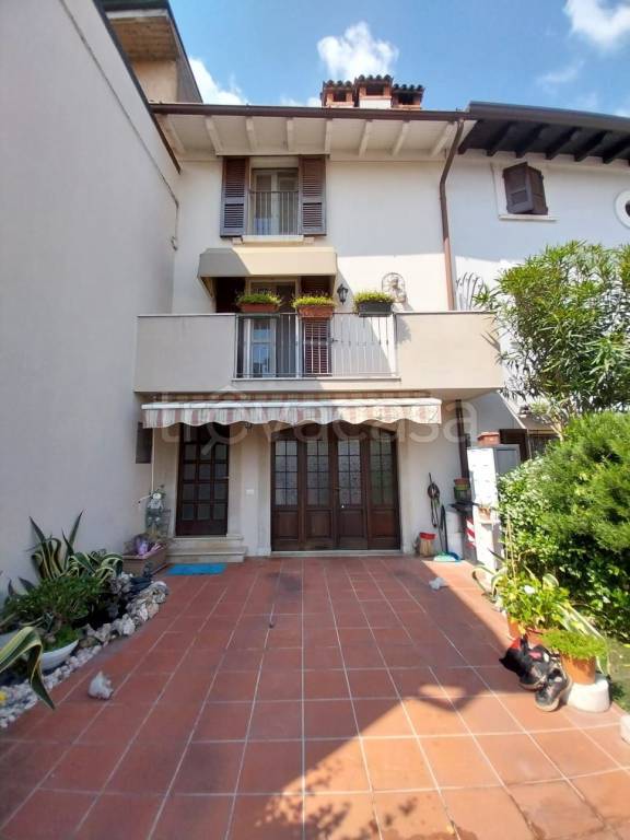 casa indipendente in vendita a Rezzato