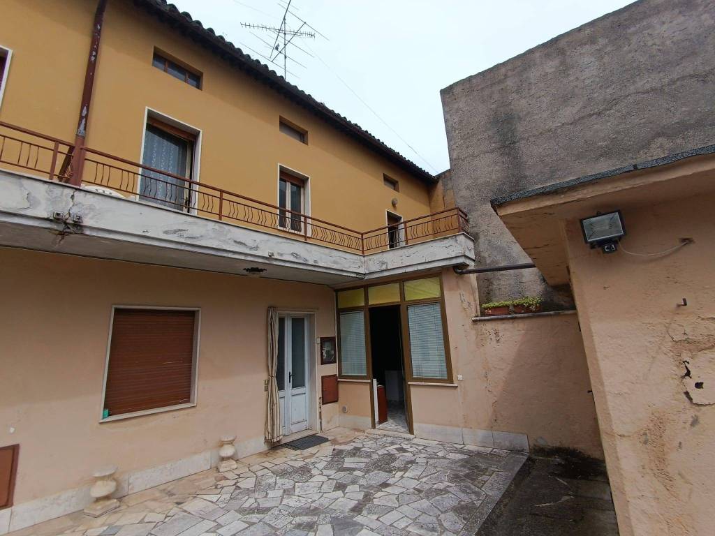 casa indipendente in vendita a Rezzato in zona Virle