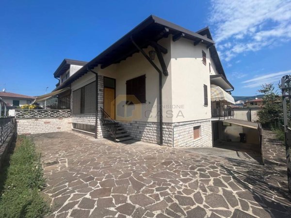 casa indipendente in vendita a Rezzato