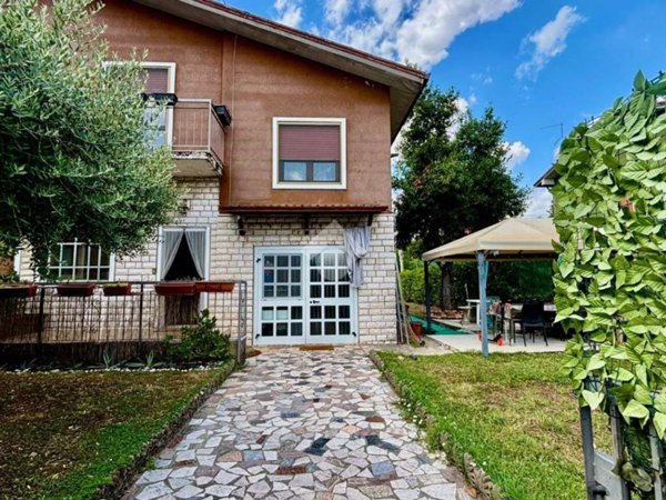 casa indipendente in vendita a Rezzato