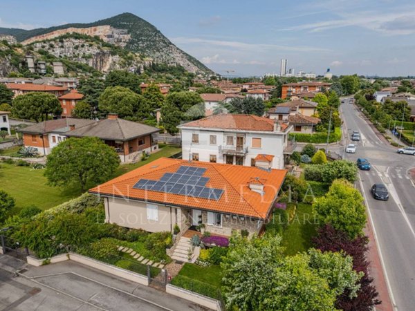 casa indipendente in vendita a Rezzato