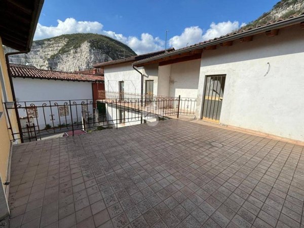 appartamento in vendita a Rezzato in zona Virle