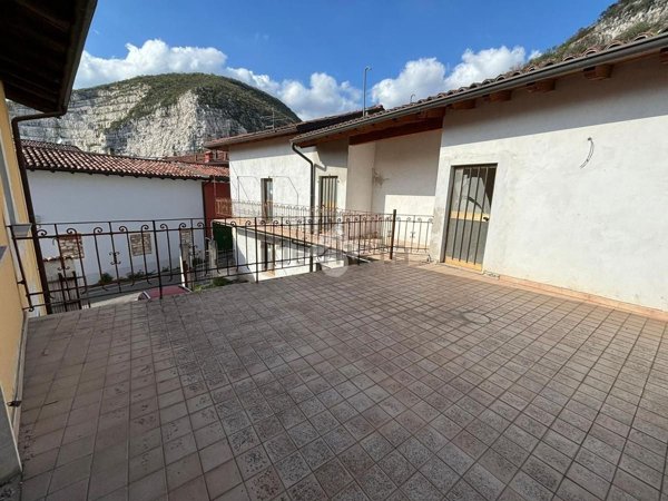 appartamento in vendita a Rezzato in zona Virle