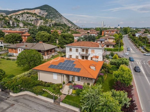 casa indipendente in vendita a Rezzato