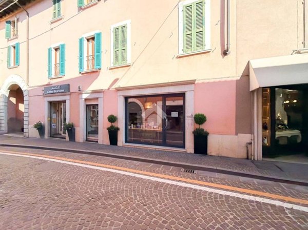 negozio in vendita a Rezzato in zona Virle