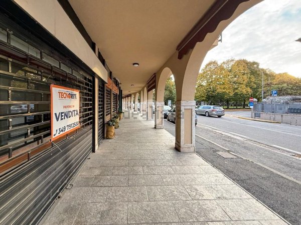 negozio in vendita a Rezzato in zona Virle