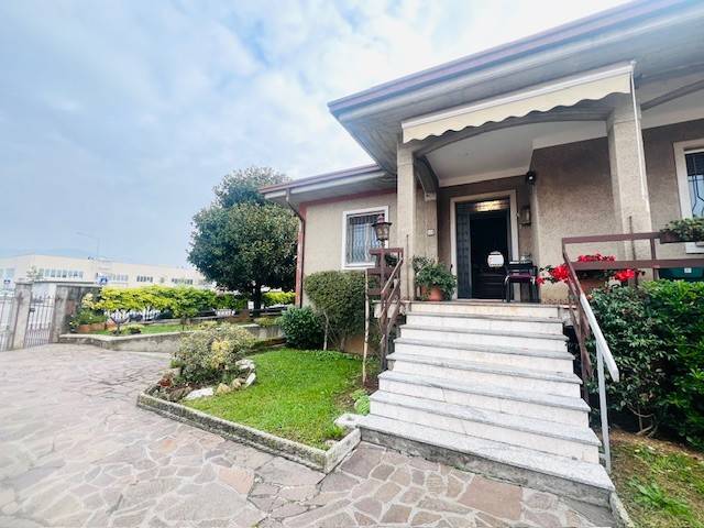casa indipendente in vendita a Rezzato