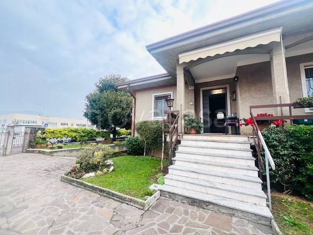 casa indipendente in vendita a Rezzato
