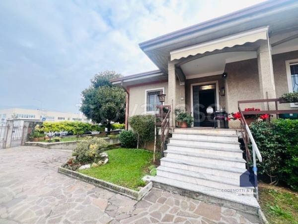 casa indipendente in vendita a Rezzato