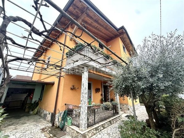 casa indipendente in vendita a Rezzato in zona Treponti